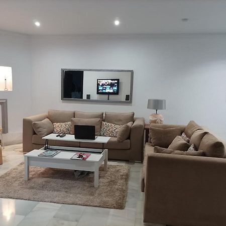 Large 2 Bed Apt Puerto Banus Marina Private Parking Apartman Marbella Kültér fotó