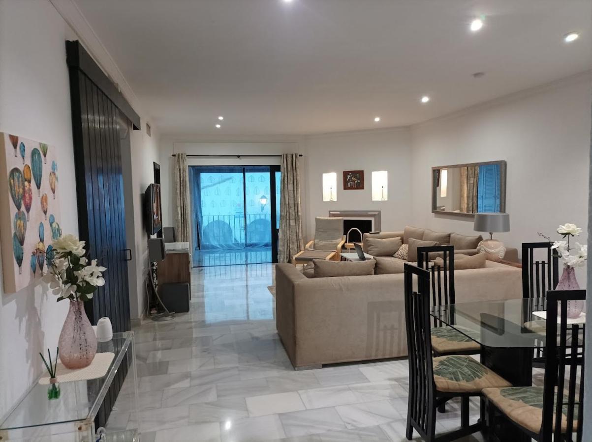 Large 2 Bed Apt Puerto Banus Marina Private Parking Apartman Marbella Kültér fotó